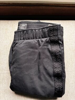 Under Armour Curry Golf Men's Black Joggers with Textured Side Tape